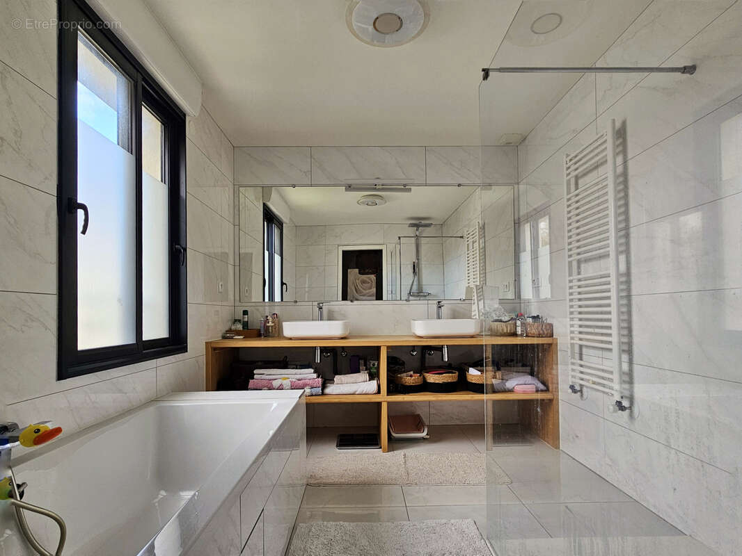 Maison à VILLECRESNES