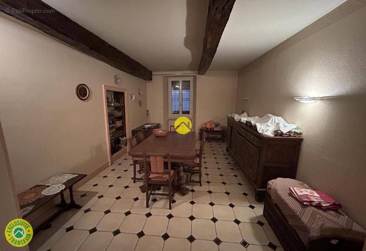 Appartement à MONTMARAULT