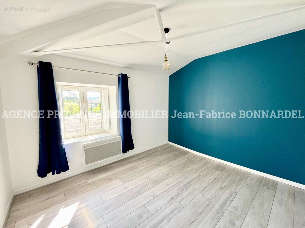 Appartement à SAINT-PAUL-TROIS-CHATEAUX