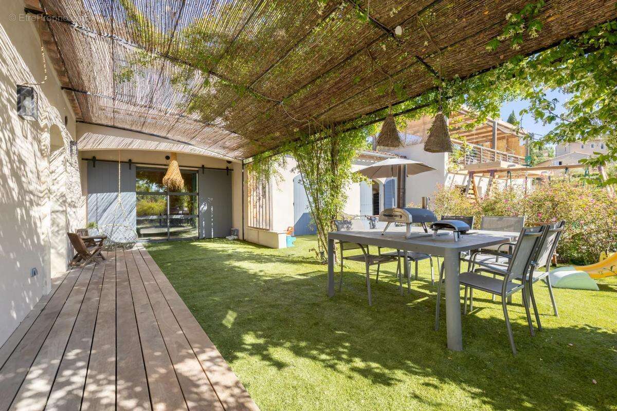 Superbe bastide de 217 m² avec piscine à Grambois - photo 22