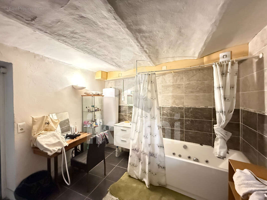 Appartement à CHATEAUNEUF-GRASSE