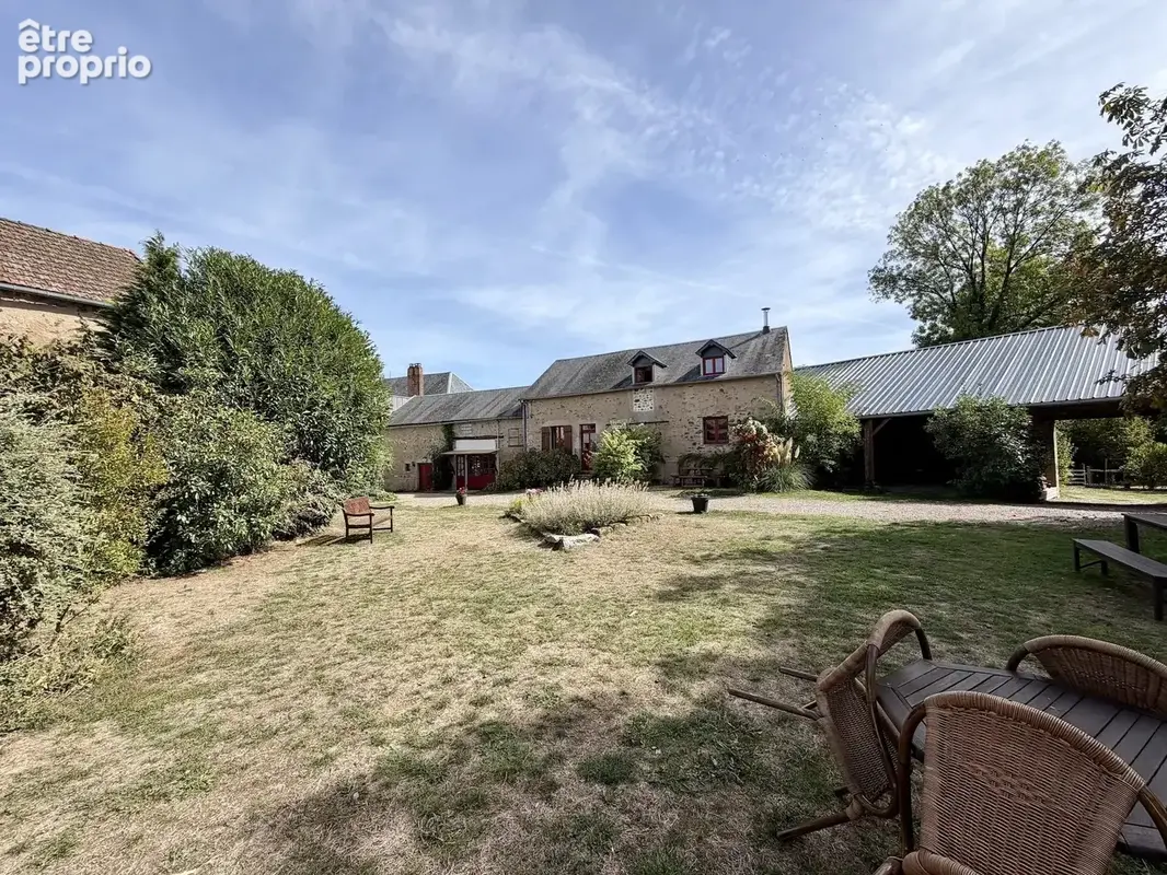 Maison à OUROUX-EN-MORVAN
