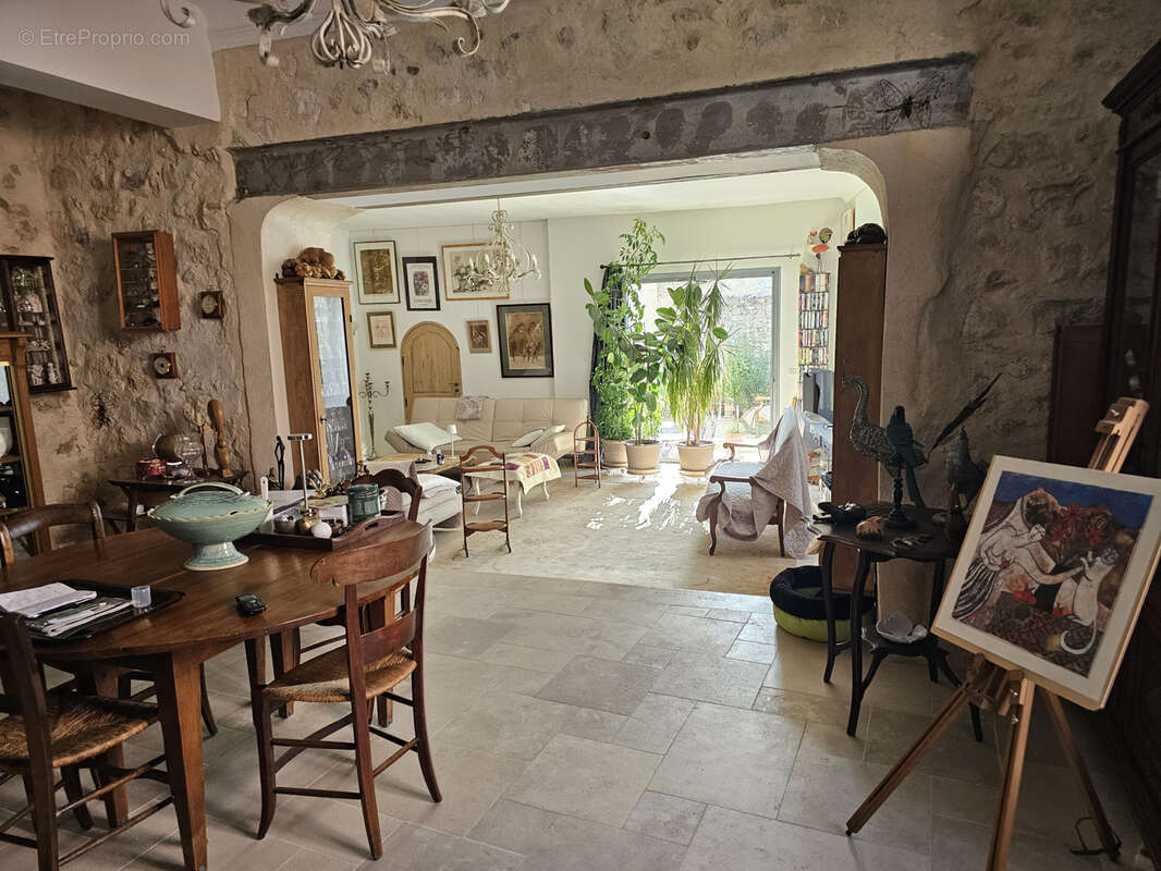 Maison à LA ROQUE-D'ANTHERON