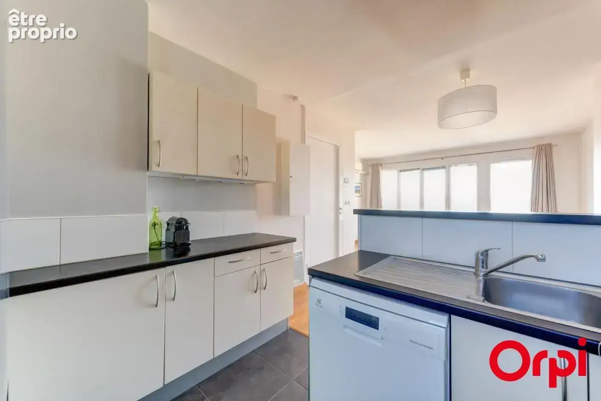 CALUIRE CENTRE BOURG - T3 de 58 m² avec vue dégagée - photo 9