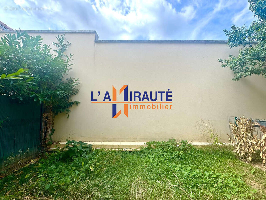 Appartement à LE MESNIL-LE-ROI