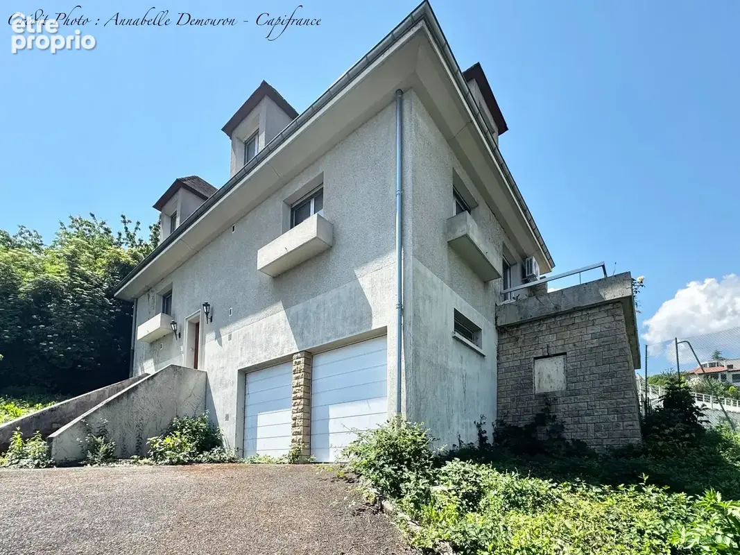 ROYAT - Grande maison familiale à rénover avec vue panoramique, terrain rare, piscine - photo 52