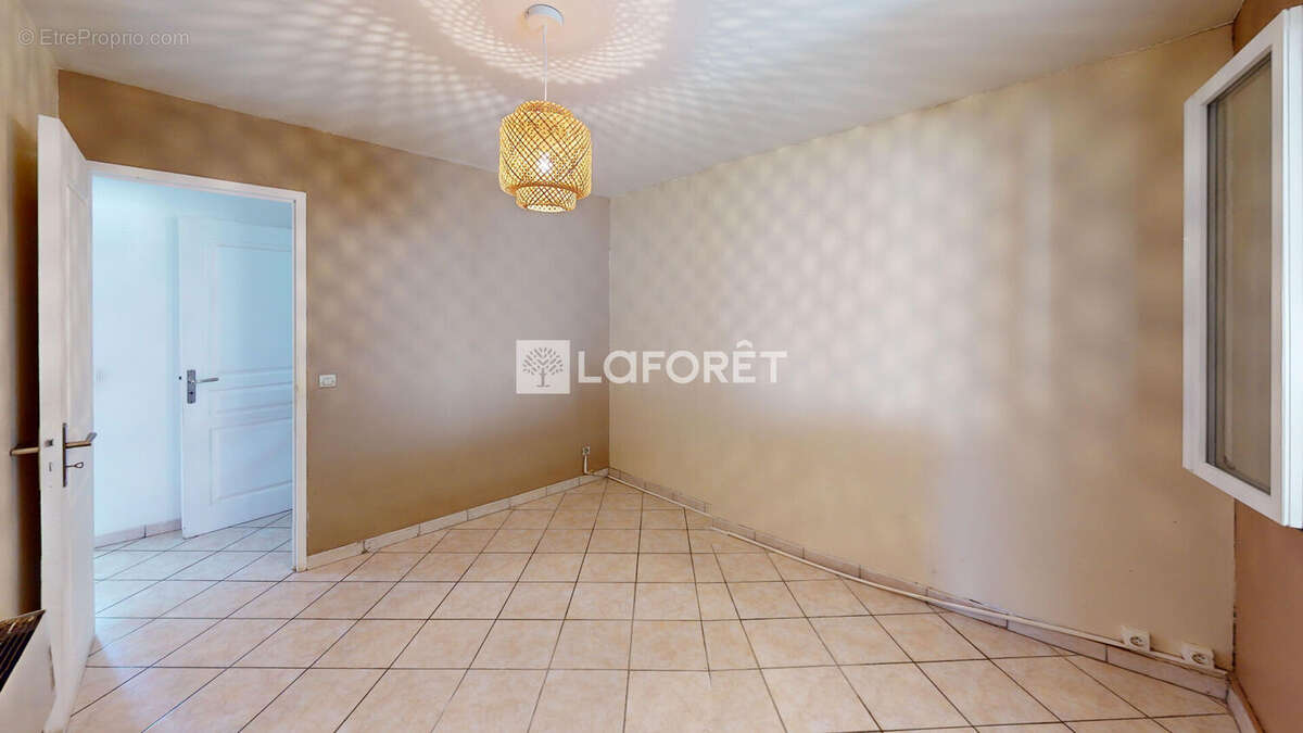 Maison à LA FARE-LES-OLIVIERS