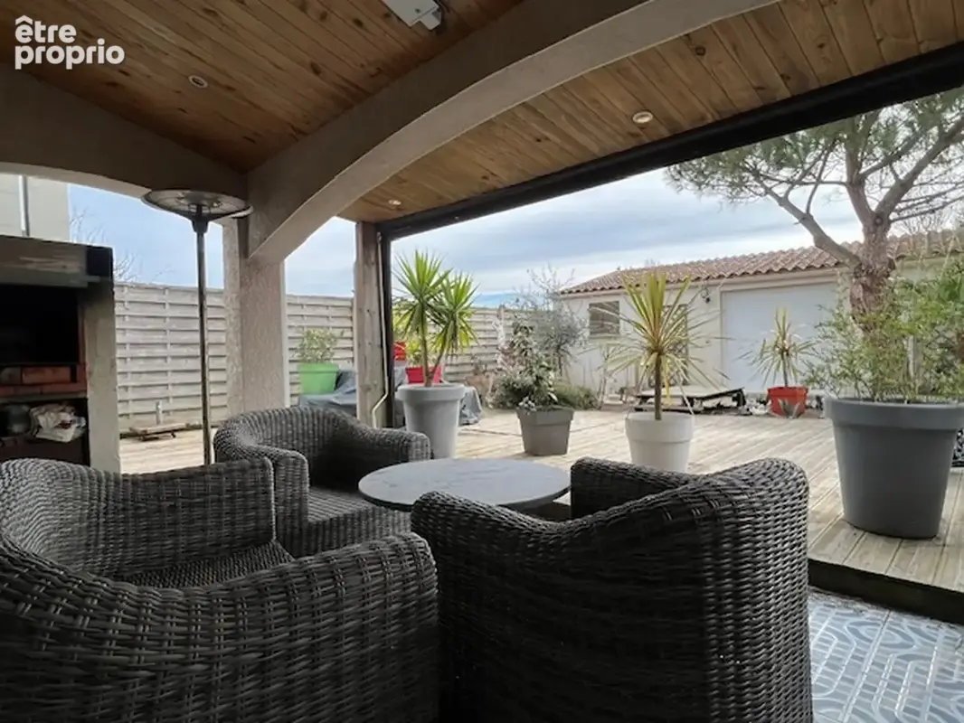 ILE D'OLERON (17), A Vendre demeure-piscine 186m² plain-pied sur terrain 862m², 9 pièces dont 4 chambres et 1 garage - photo 4