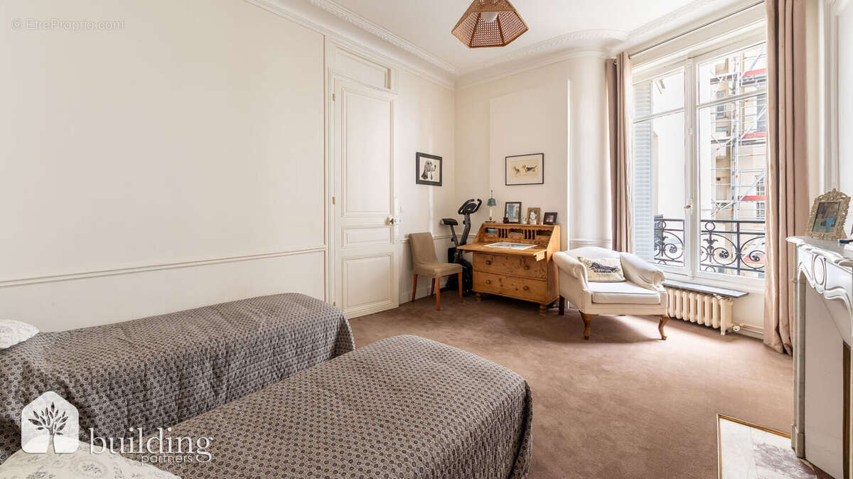 Appartement à PARIS-17E