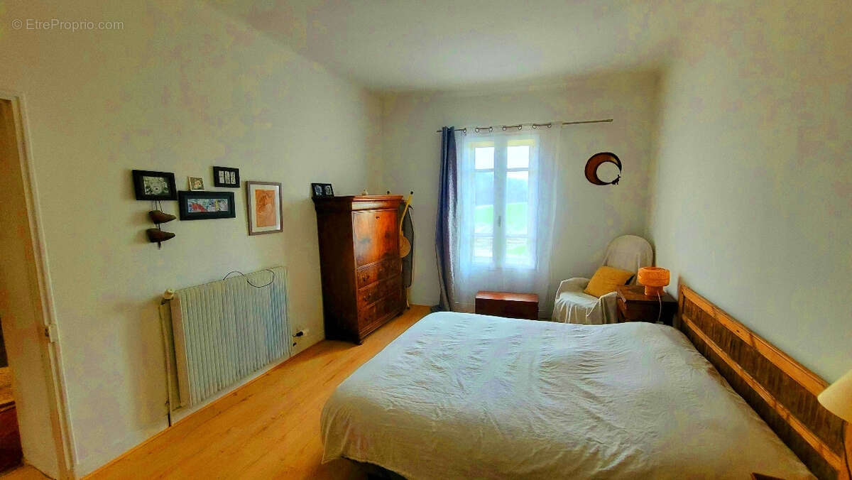 A VENDRE LURS Ancienne ferme en pierres de près de 200 m2  sur 1 ha 845 m2 - photo 11