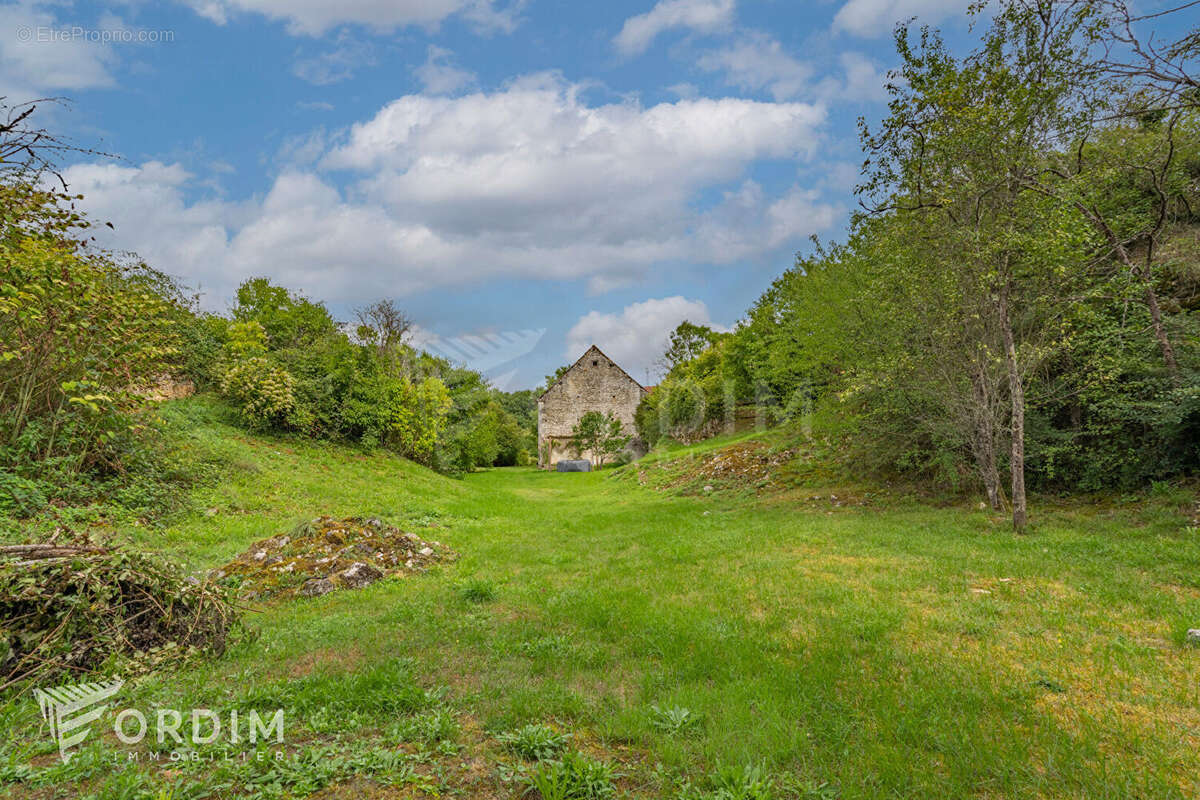 Maison à SOUGERES-EN-PUISAYE
