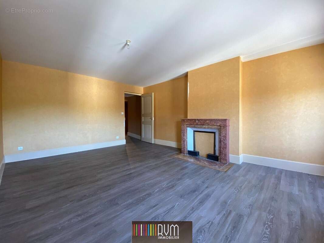 Appartement à PONCIN