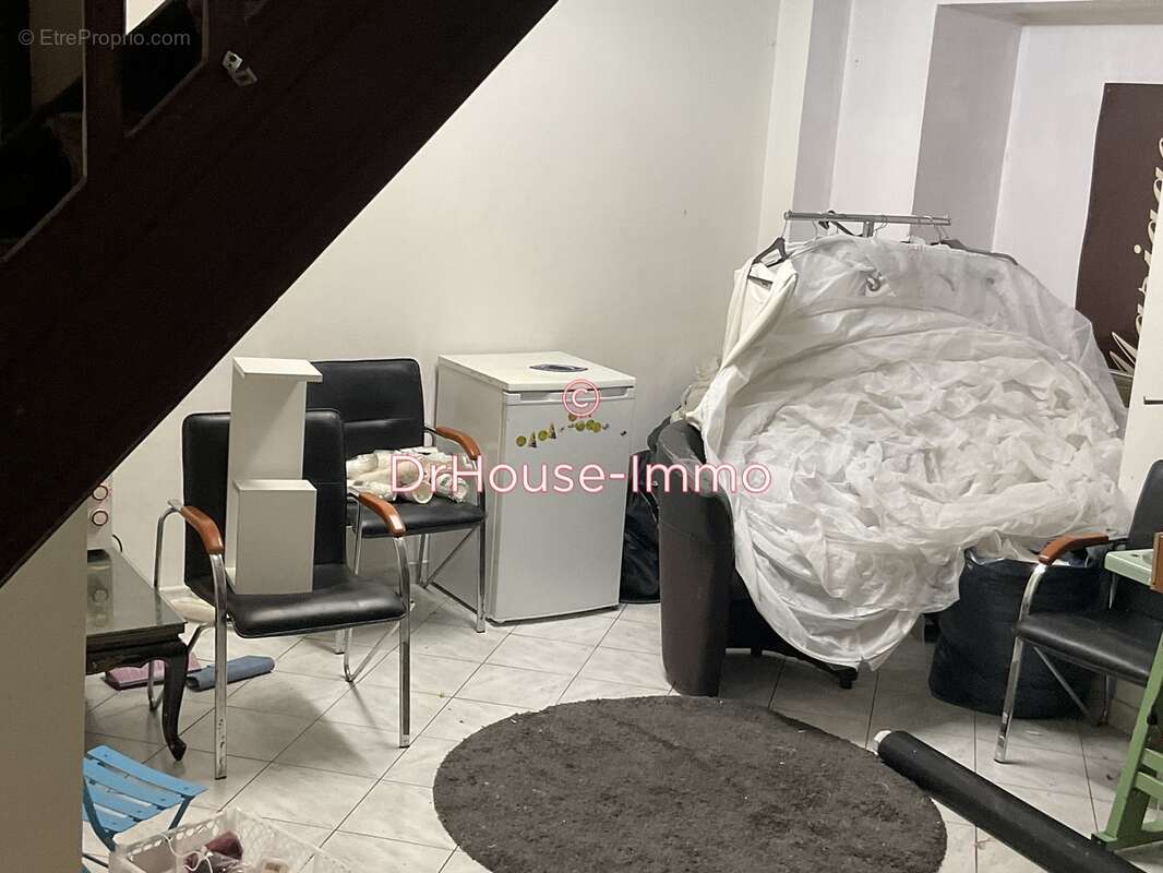 Commerce à PARIS-9E