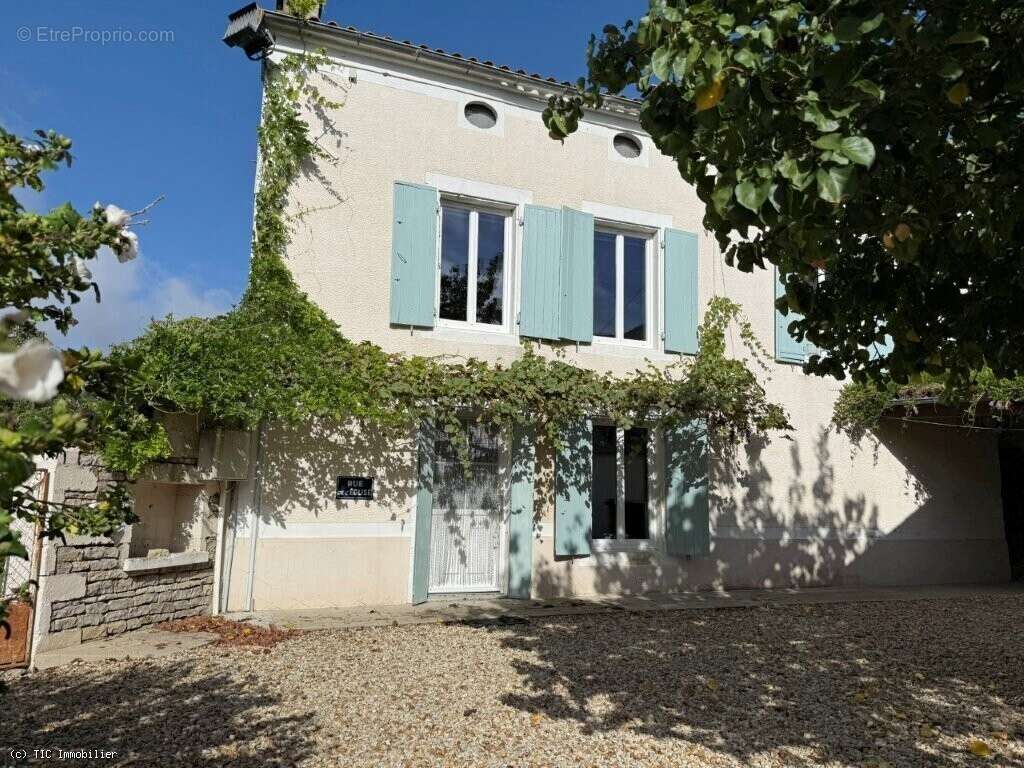 Maison à VILLEFAGNAN