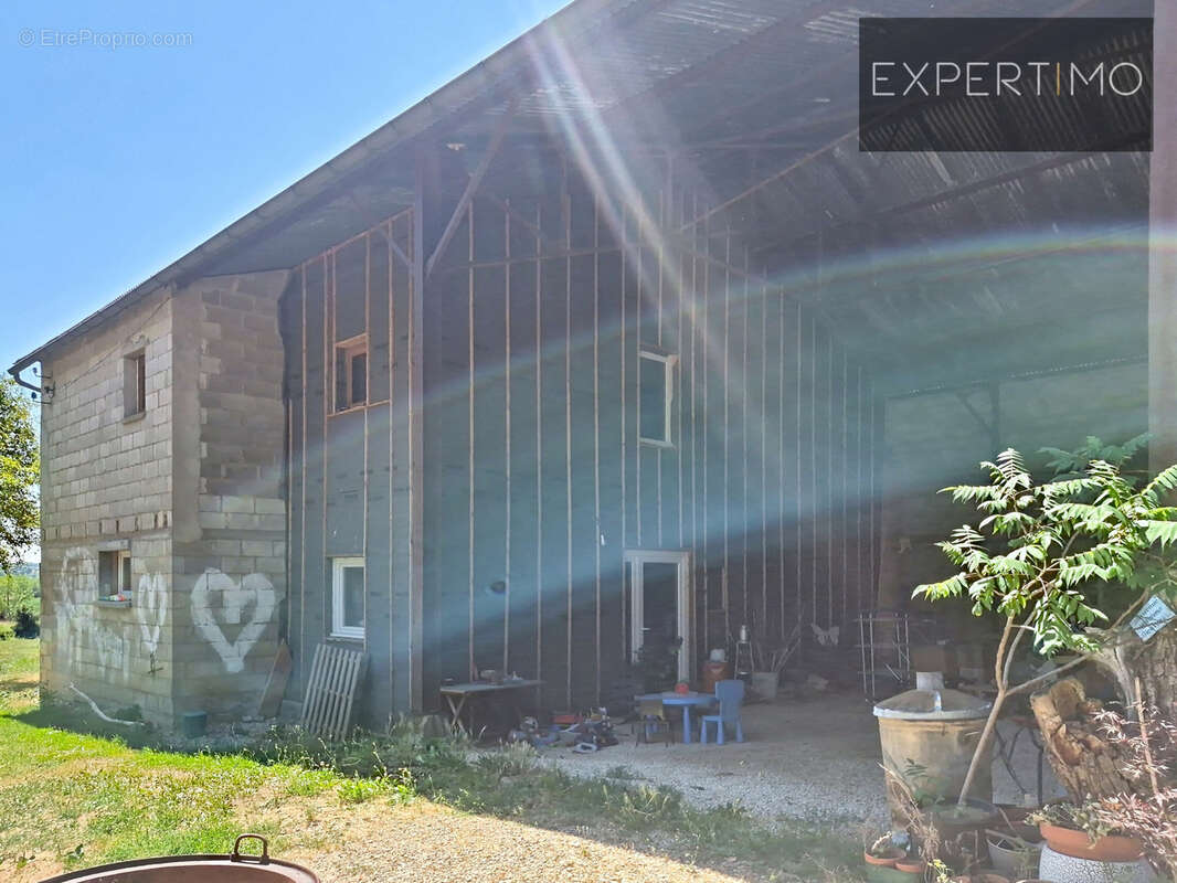 Propriété de caractère   Deux habitations indépendantes sur plus de 4 800 m2 + Dépendances + Garage + Grange + - photo 14