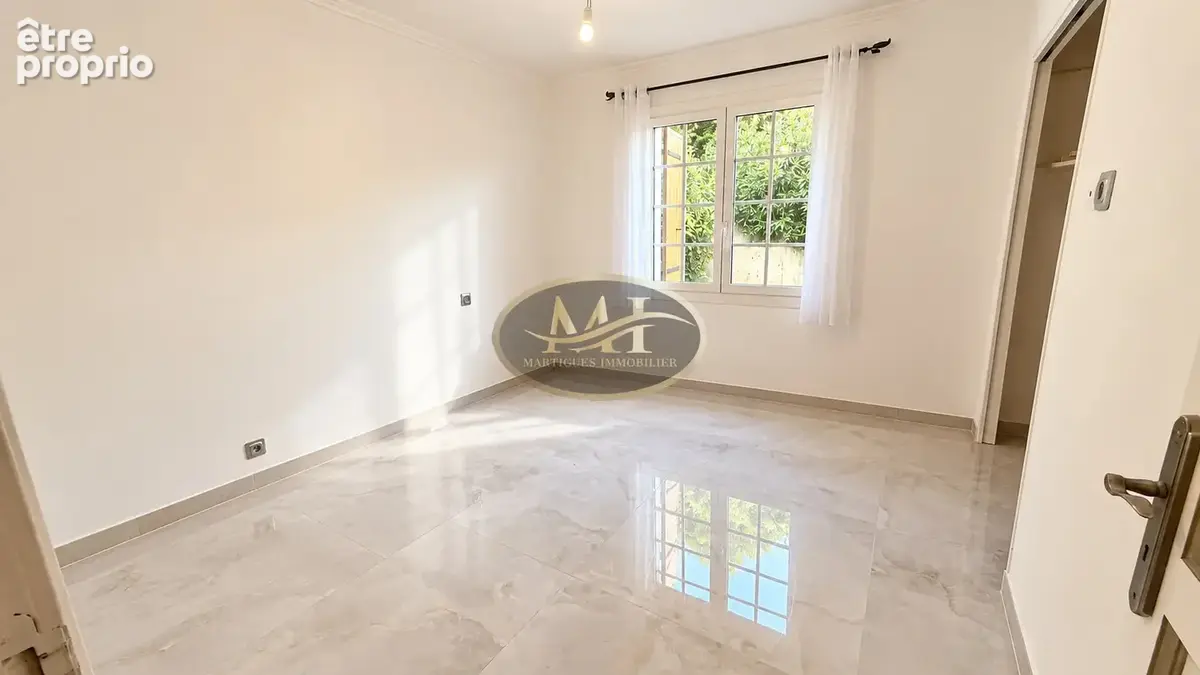 MARTIGUES   FERRIÈRES  Maison familiale rénovée de 150 m2 avec piscine et garage - photo 9