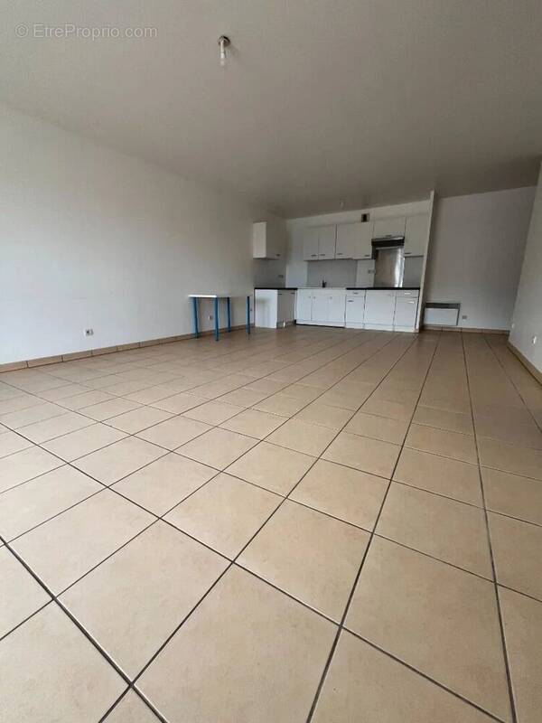 Appartement à MONDONVILLE-SAINT-JEAN