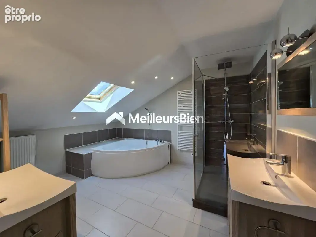 Maison climatisée et rénovée, 5 pièces dont 3 chambres, sous-sol avec garage et terrain clos - photo 6