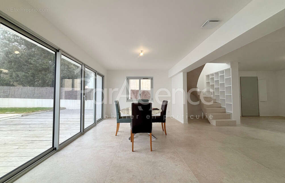 Maison à VAUX-SUR-MER