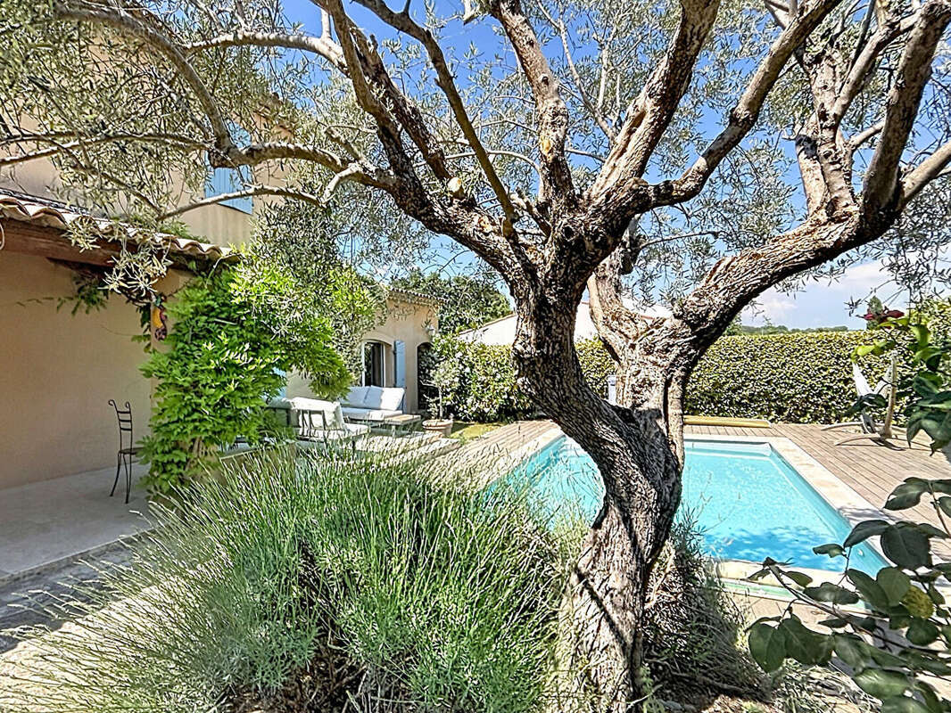 PERTUIS - Maison familiale avec piscine, terrain de 400m² plein sud - Exclusivité - photo 2