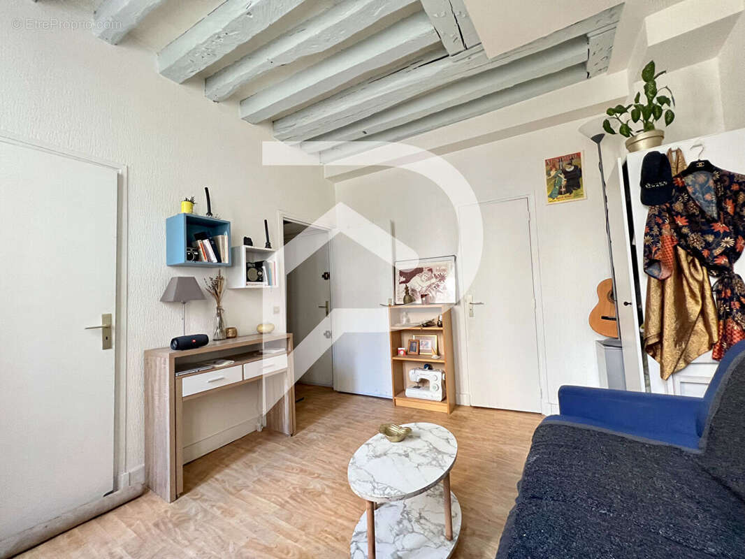 Appartement à PARIS-3E