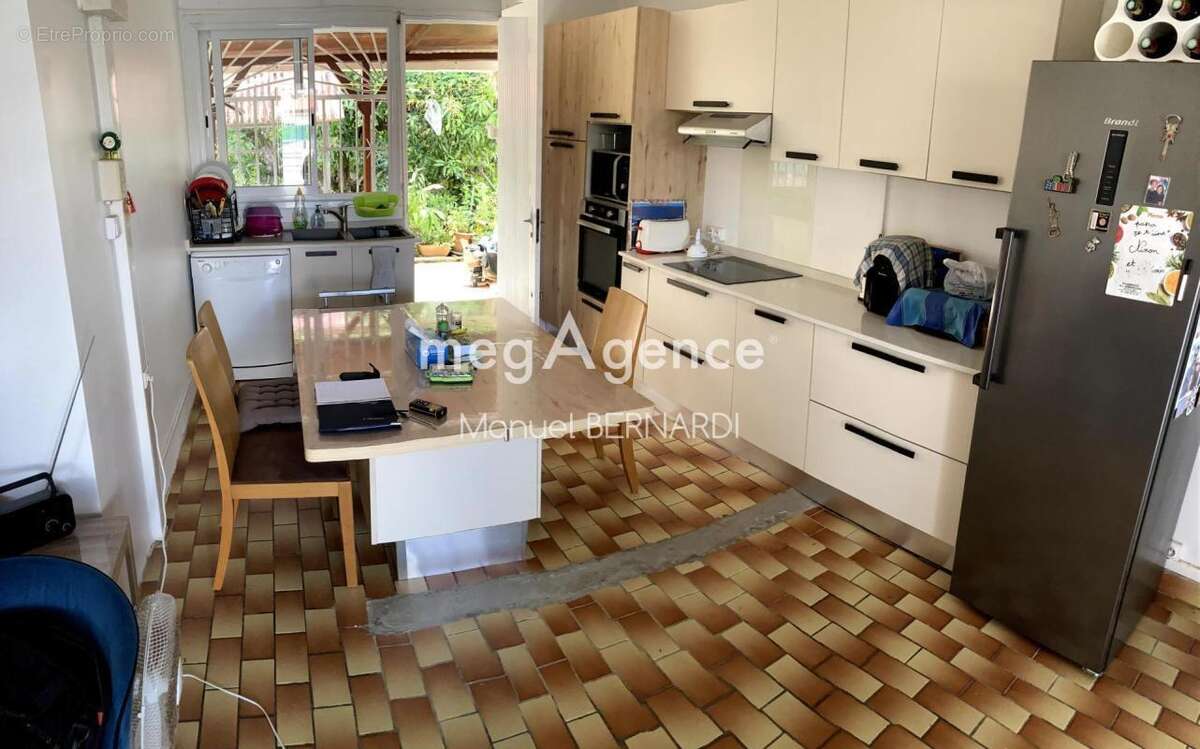 Maison à LES ABYMES