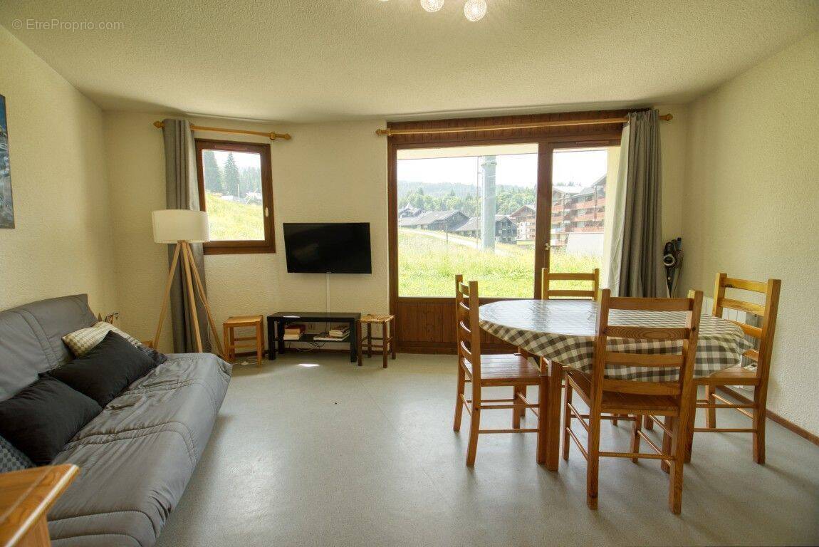 Appartement à MORILLON