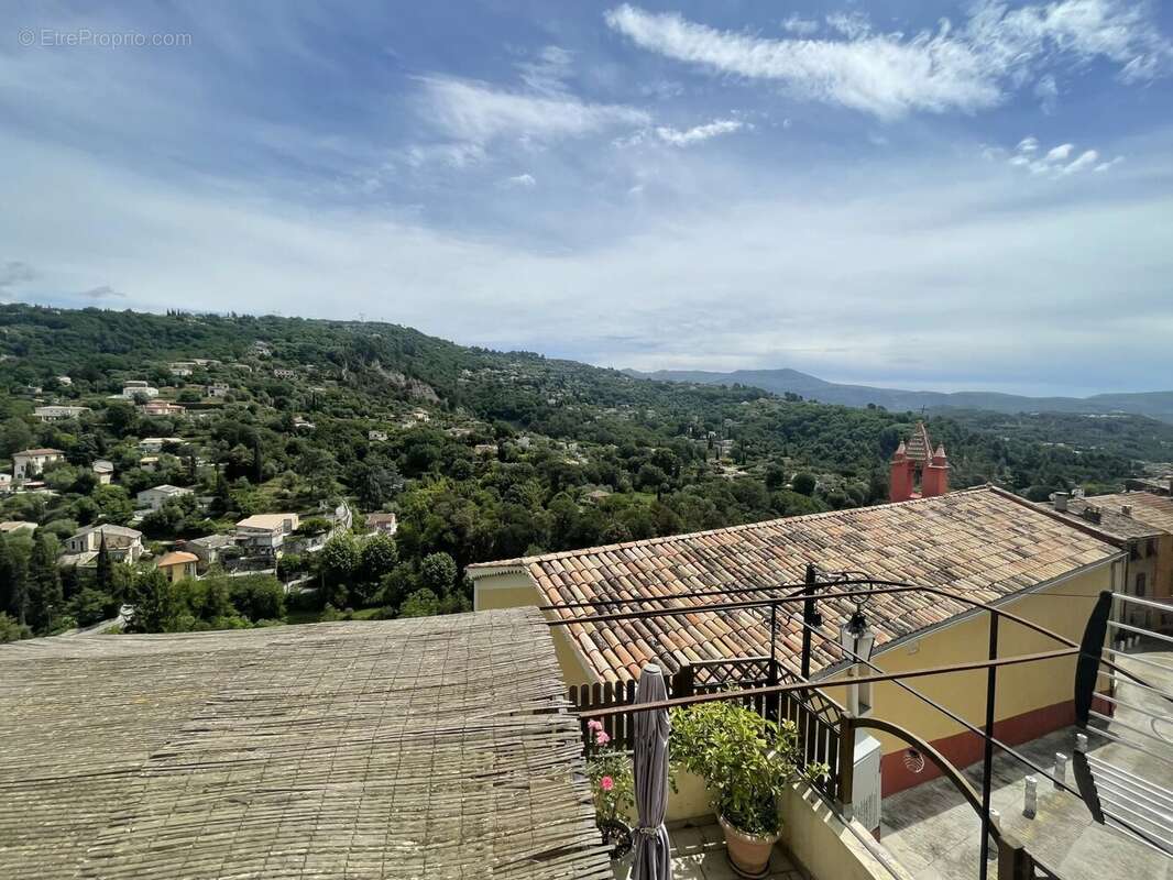 Appartement à CONTES