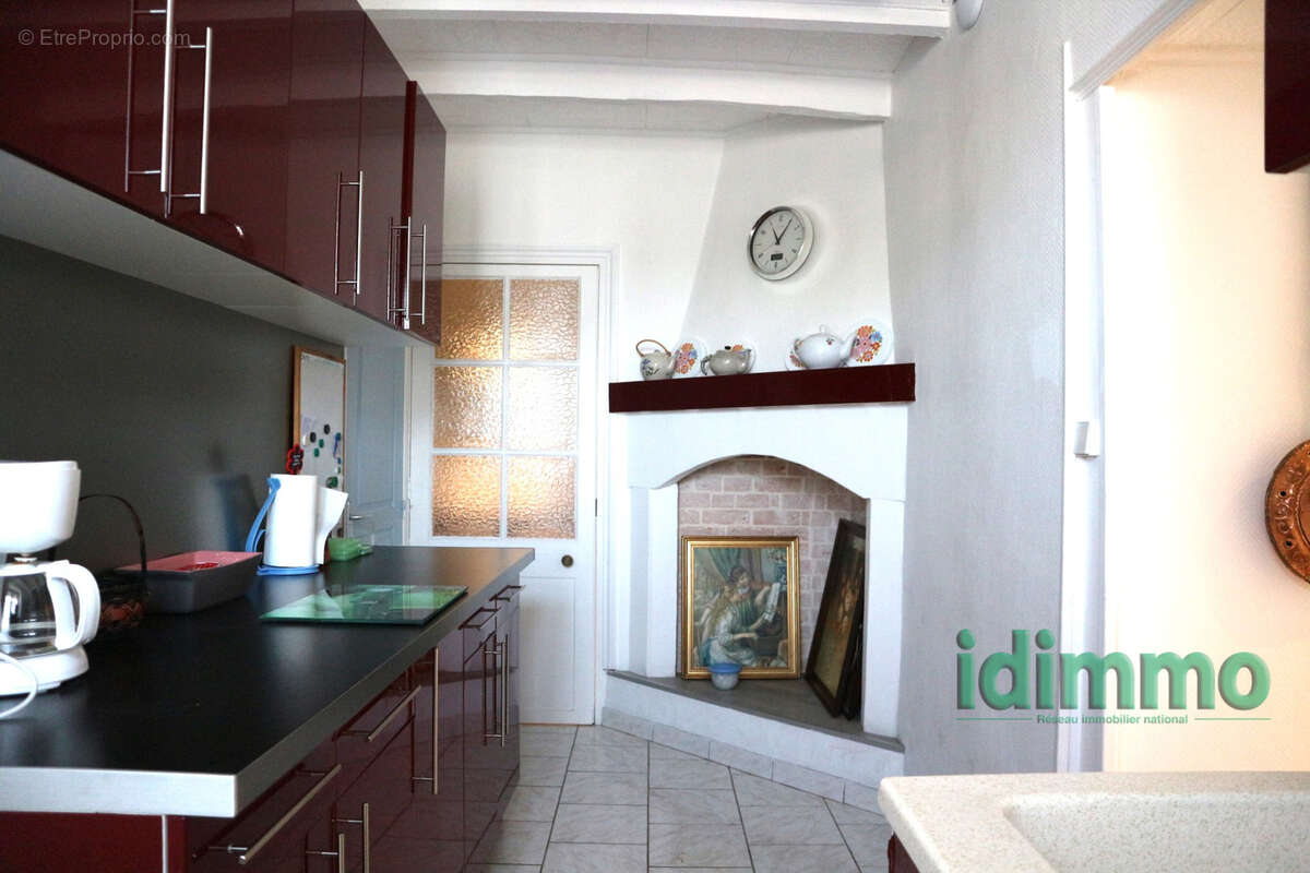 Belle maison en bon etat general de 100 m2 sur un terrain clos de 115 m2. centre bourg a proximite des commerc - photo 9