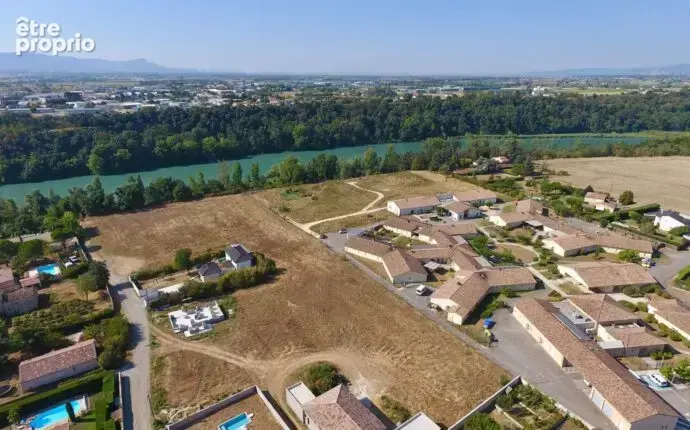 Terrain à ROMANS-SUR-ISERE