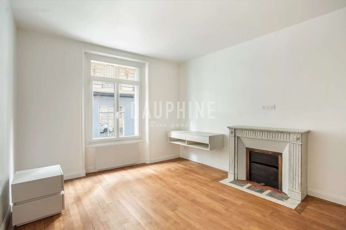 Appartement à PARIS-7E