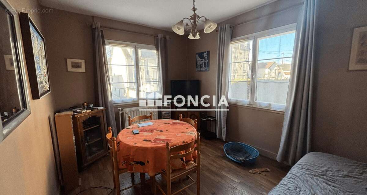 Maison à VILLENEUVE-LE-ROI