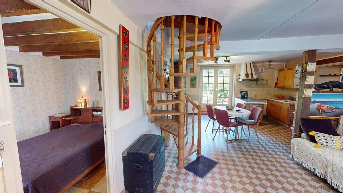 Maison à SENS-BEAUJEU