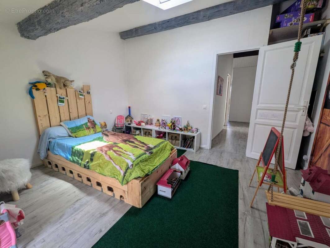 R+2 chambre avec vélux et point d&#039;eau  - Appartement à LANGON