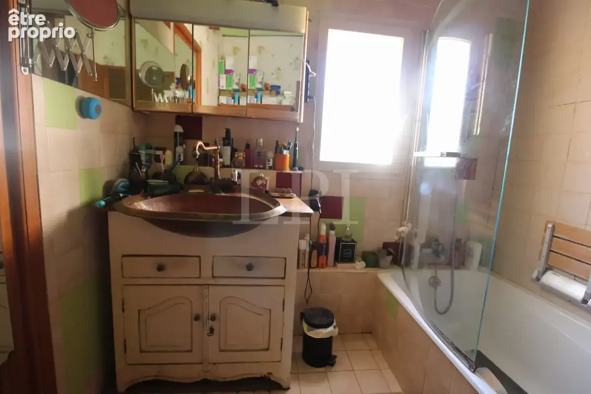 Maison avec grand terrain et piscine - photo 9