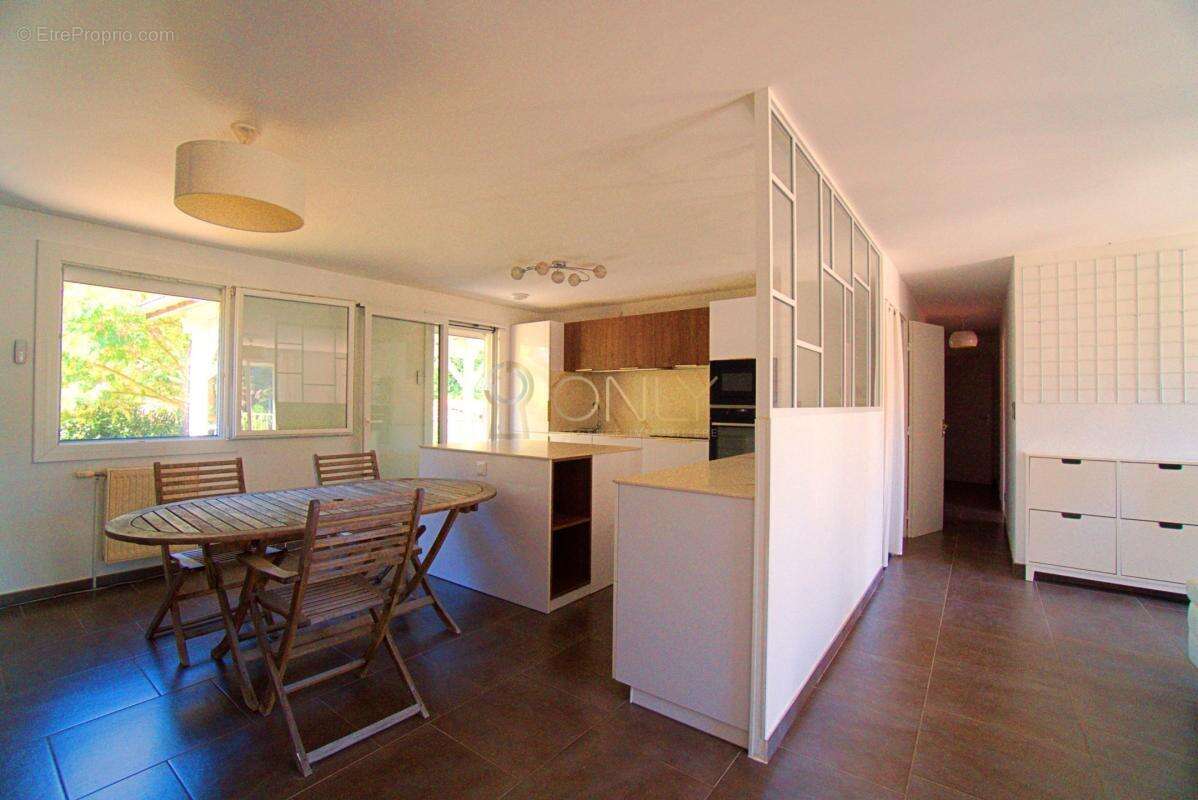 Maison à vendre de 110 m² sur FRANS - sous-sol complet - photo 13