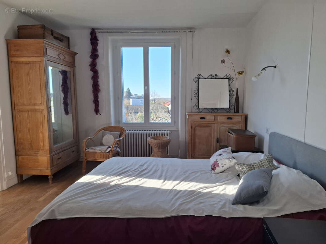 Maison à SAINT-YRIEIX-LA-PERCHE