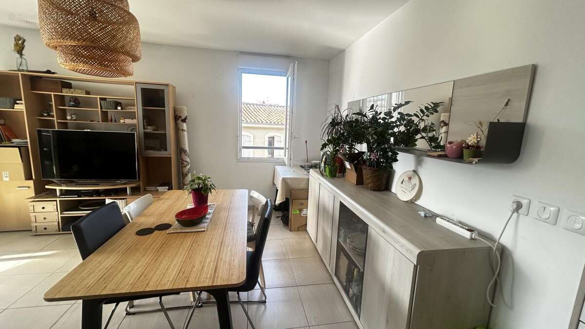 Appartement à MARSEILLE-4E