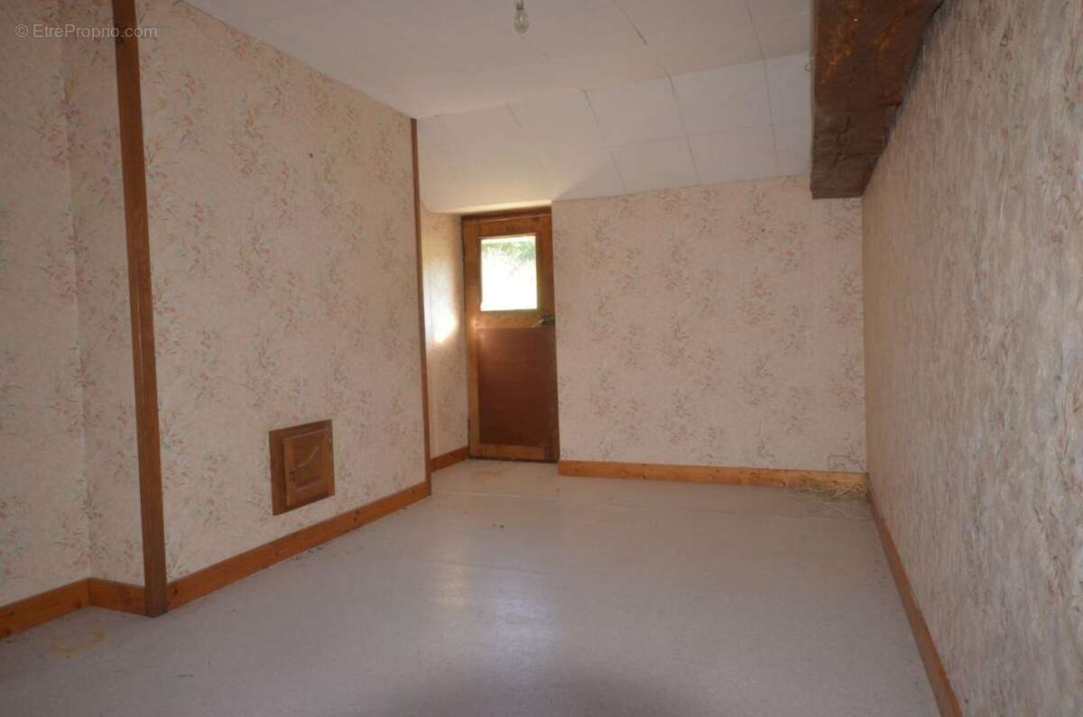 Maison à TOULX-SAINTE-CROIX