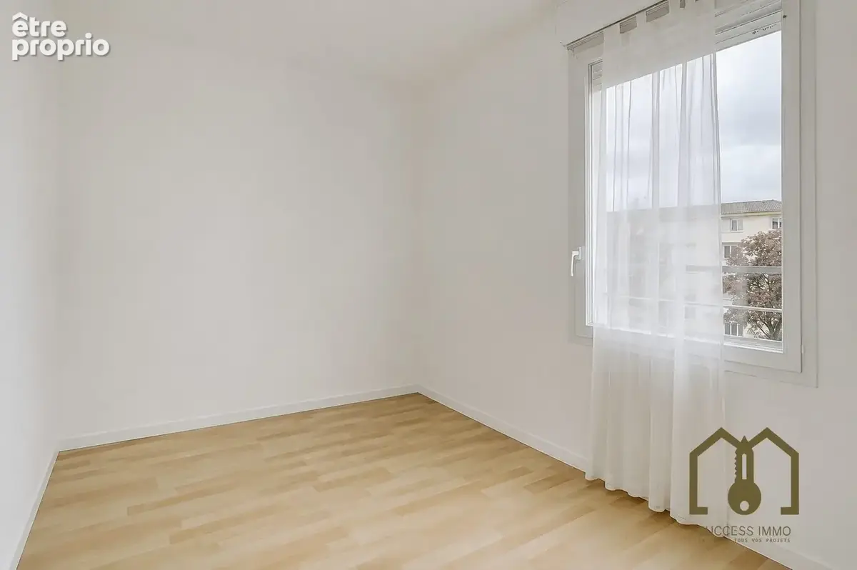 Appartement 76 m² à Vaulx-En-Velin  - photo 7