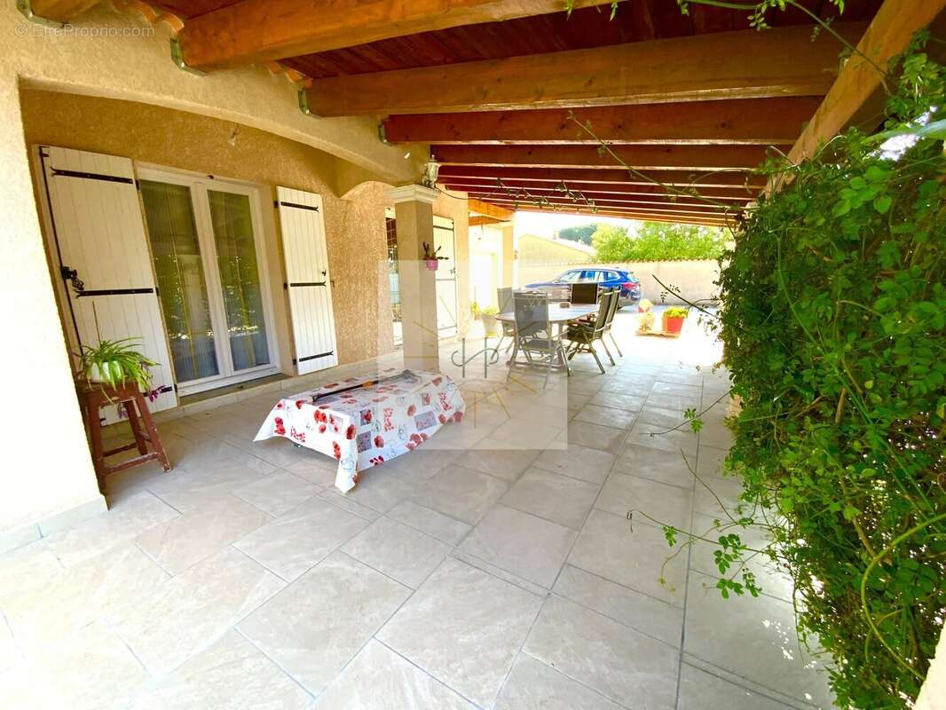 Maison à ROCHEMAURE