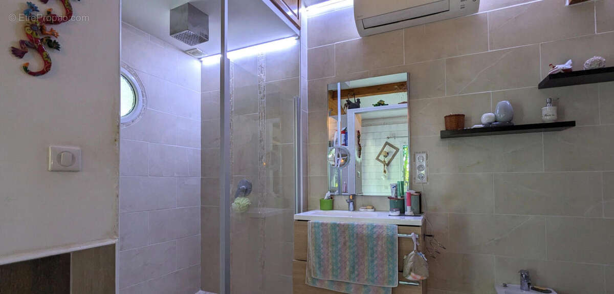 sdb - Maison à MAINE-DE-BOIXE