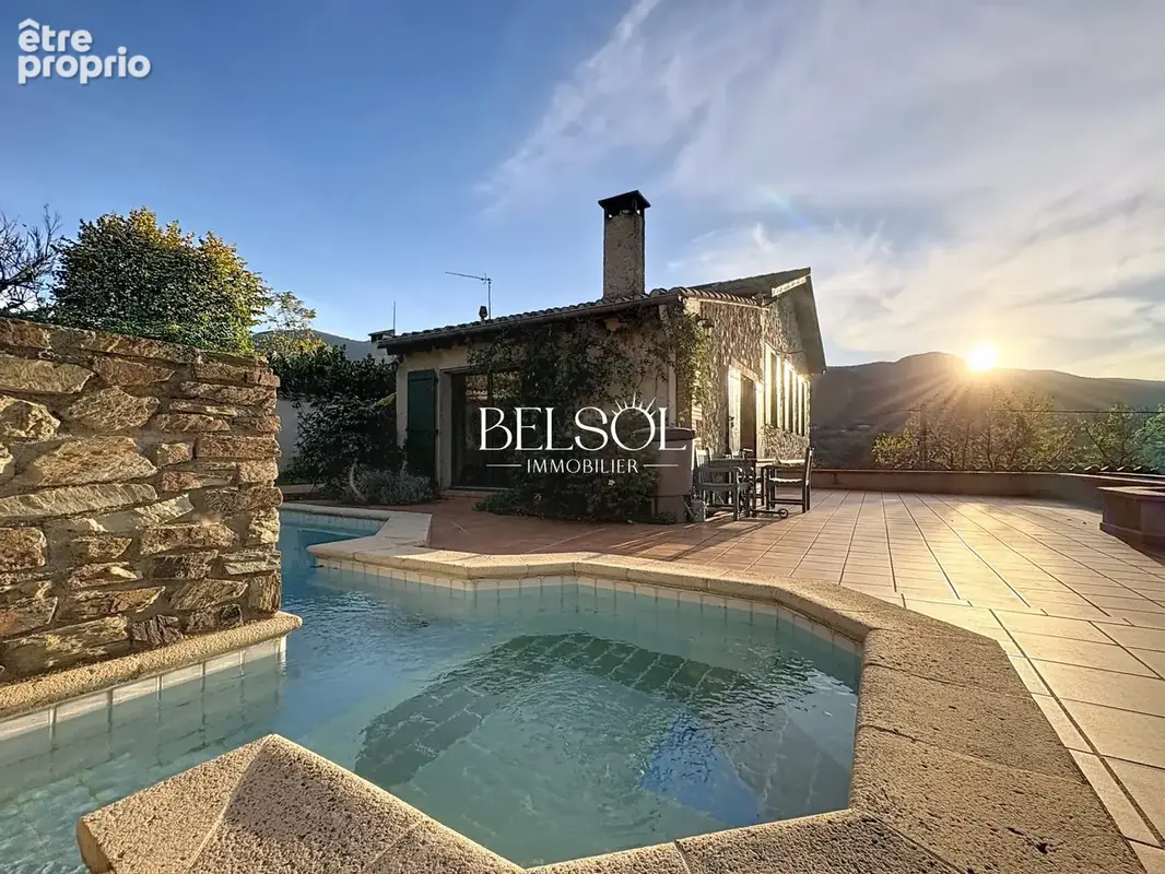 Mas, vue de la piscine, coucher de soleil derrière les montagnes - Maison à CERET