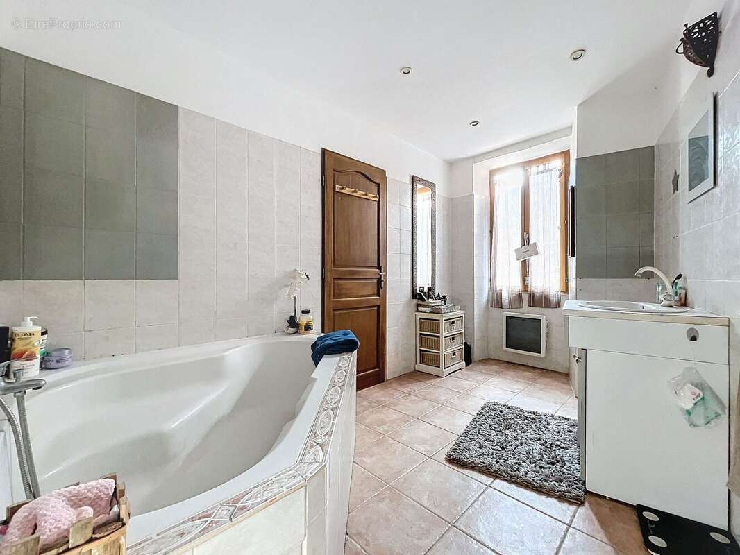 Appartement à LA COLLE-SUR-LOUP