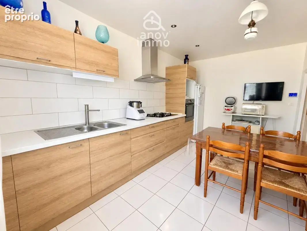 Maison en pierre 159 m2   3 chambres   Cour attenante + terr - photo 4