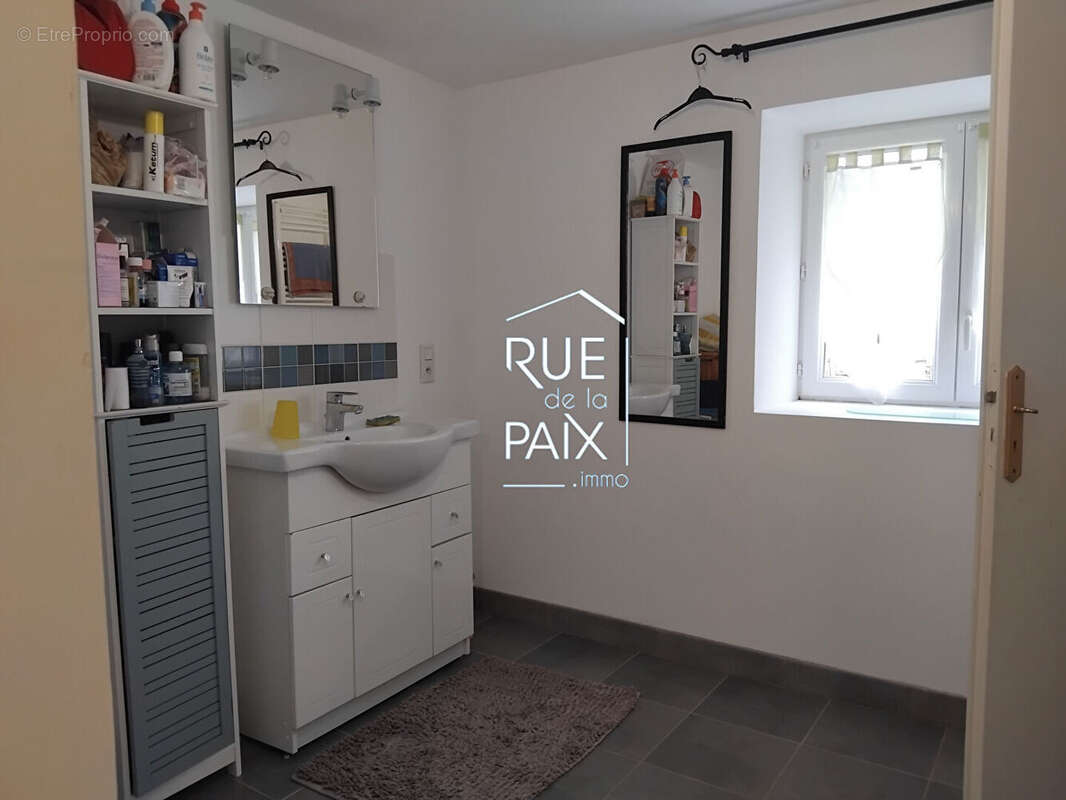 Maison à NUEIL-SOUS-FAYE