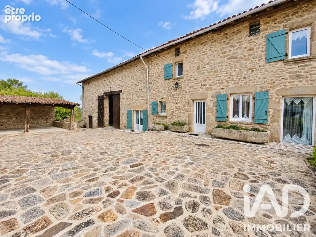 Photo 1 - Maison à COMPREIGNAC