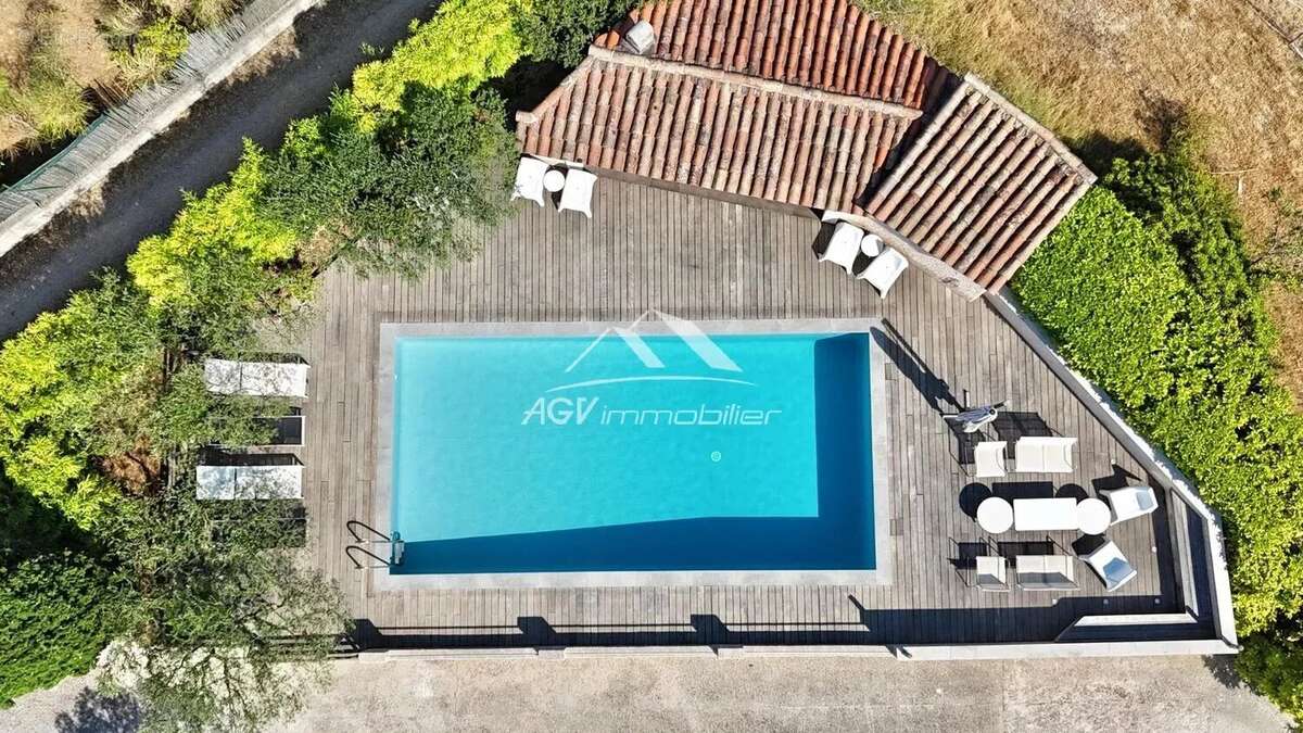 Maison d 'architecte de 200 m² habitable - piscine - 2540m² de terrain - 2 logements - photo 2