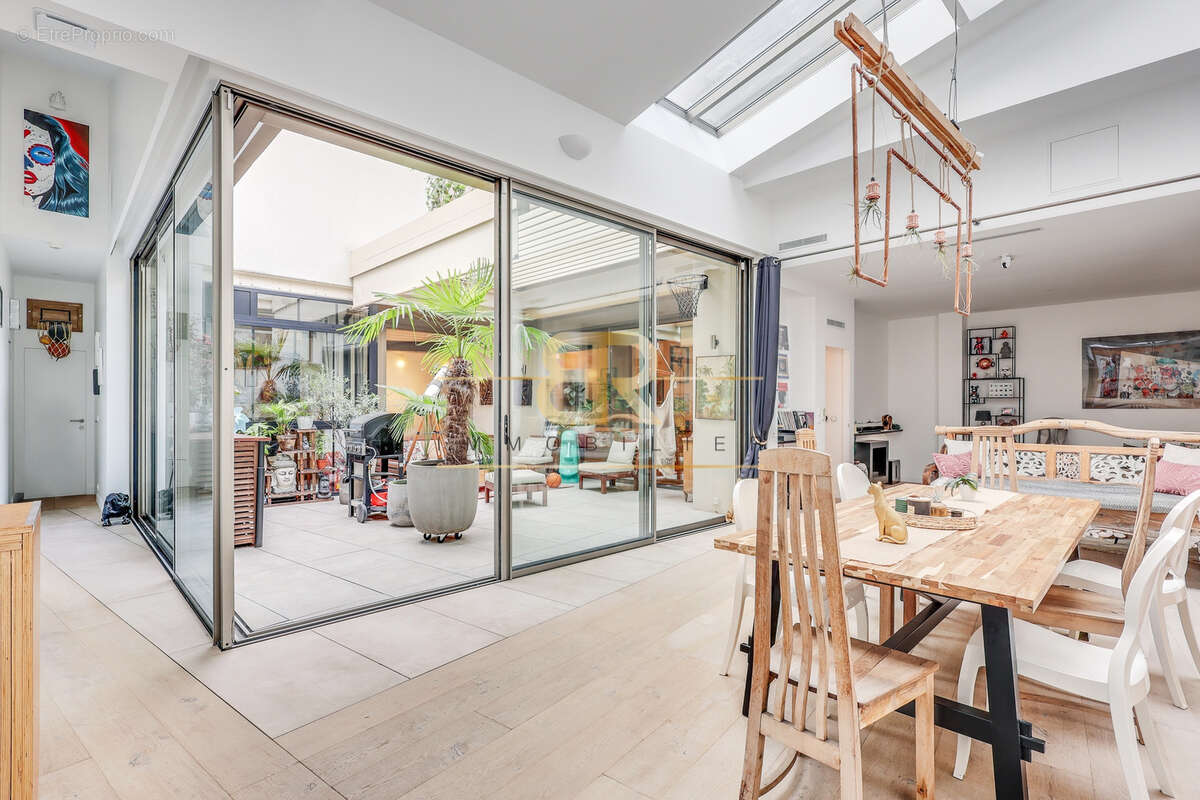 Commerce à PARIS-18E