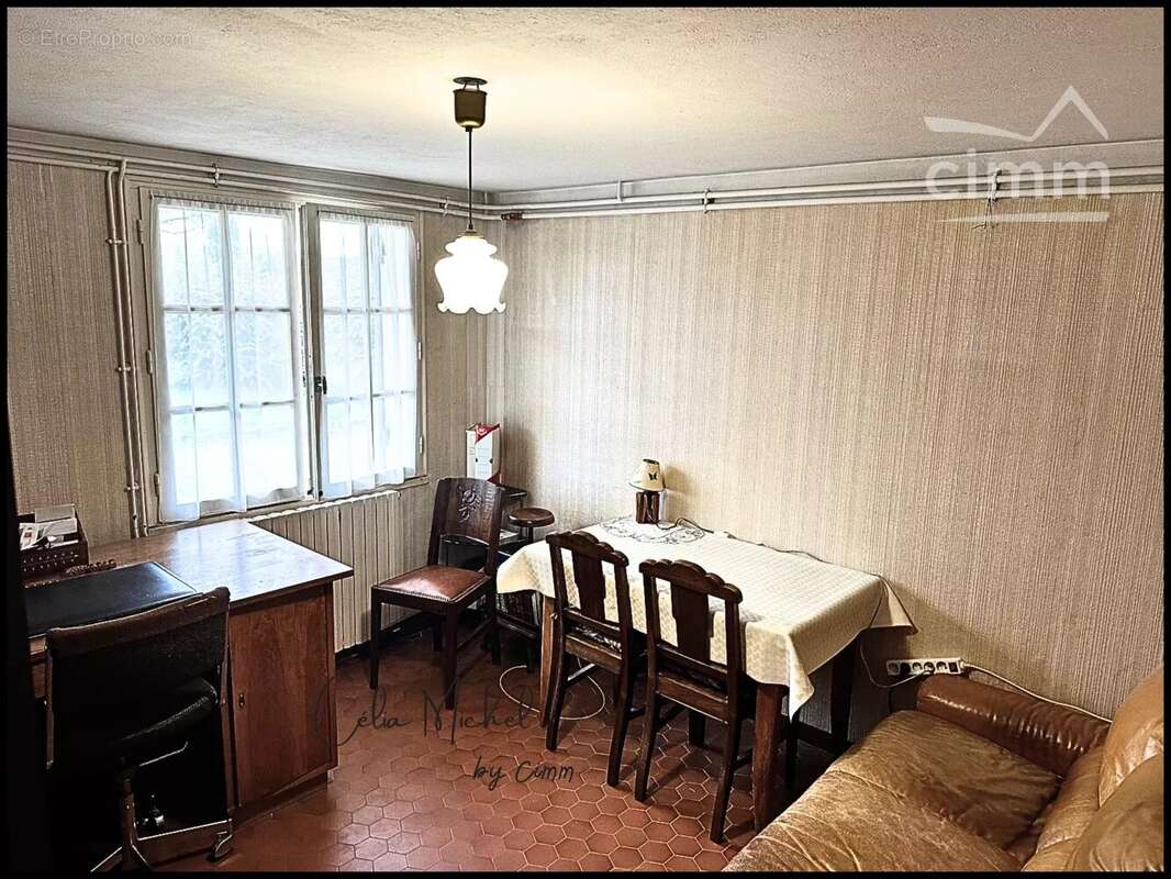 Maison à PRIGNAC-ET-MARCAMPS